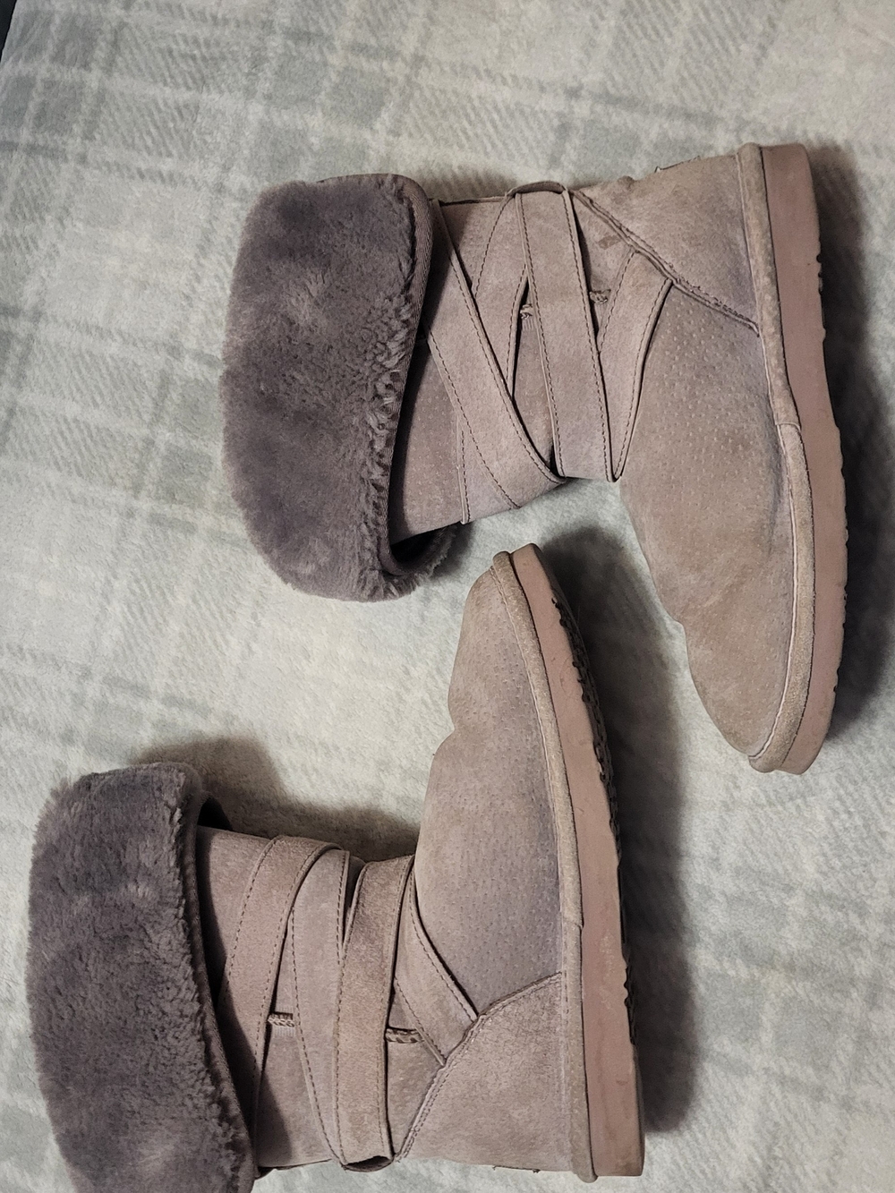 Lamo Faux Fur Lined and Cuffed Winter Boots in Gray Women's Sz 6